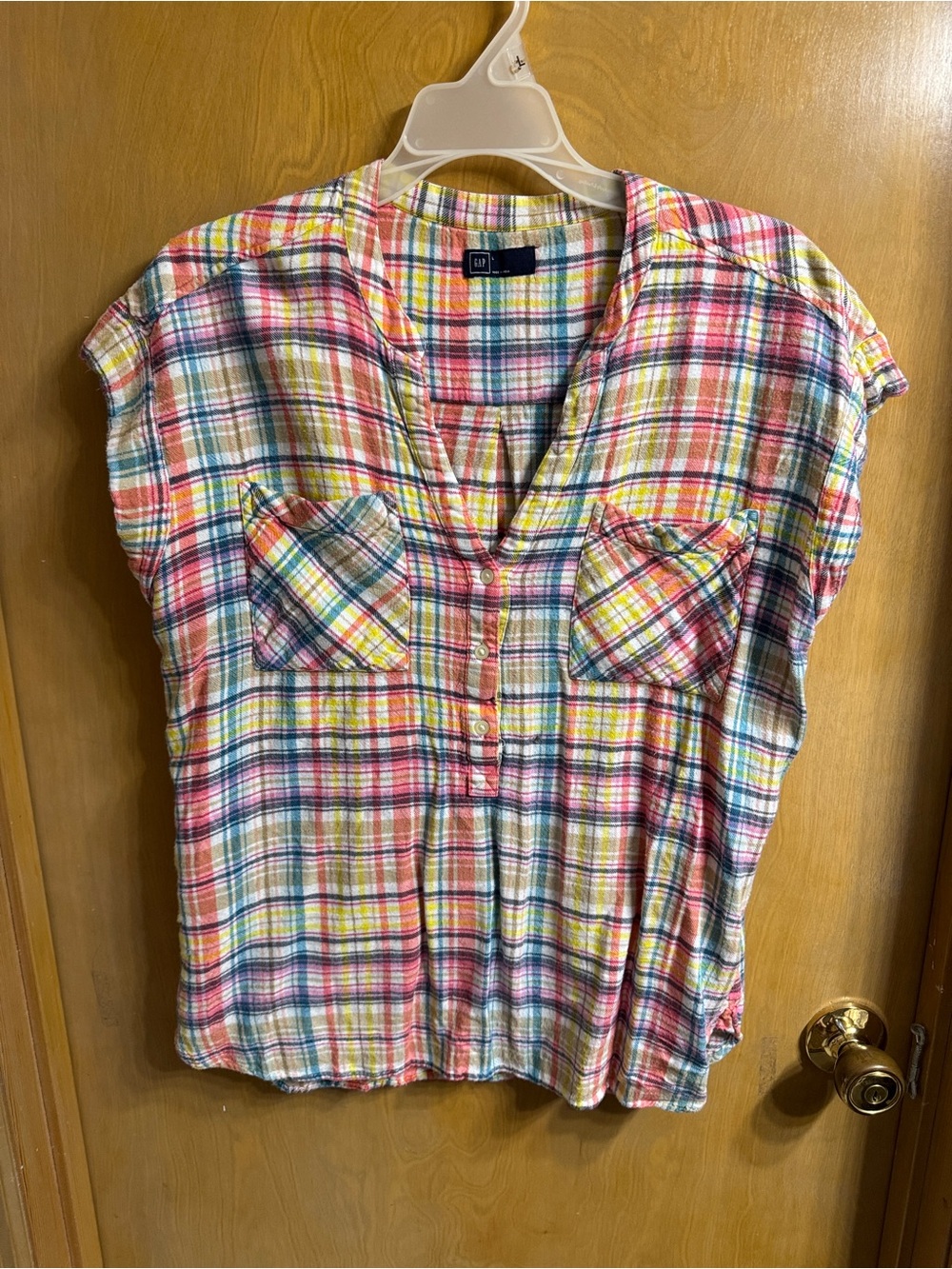 GAP Multi-Color Plaid Short Sleeve V-Neck Top